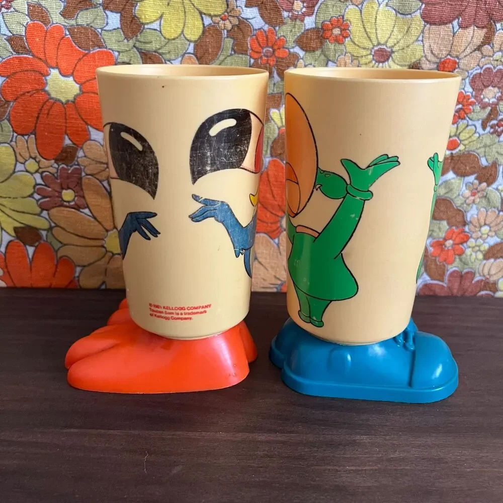 Vintage 80s Toucan Sam and Dig'em Frog Plastic Cups with Feet